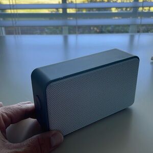 Bluetooth speaker  aria +5v powerstick. Excellent condition.